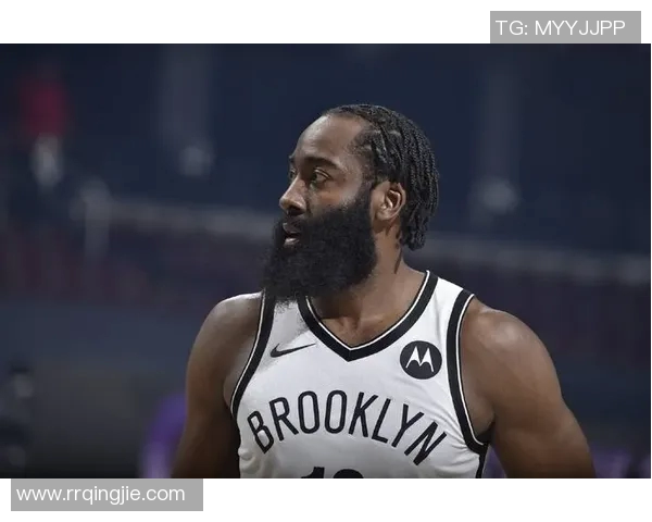 曼联签下巴黎后卫拉法埃尔：重建防线，球迷期待新赛季精彩表现