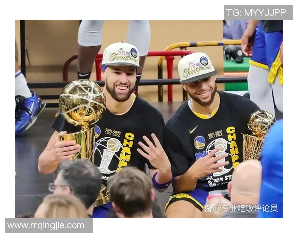 汤普森与库里携手砍下72分,勇士横扫湖人取得10连胜